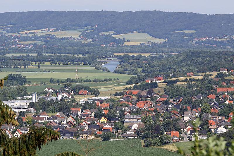 x21453.JPG - Blick von Vlotho ins Wesertal